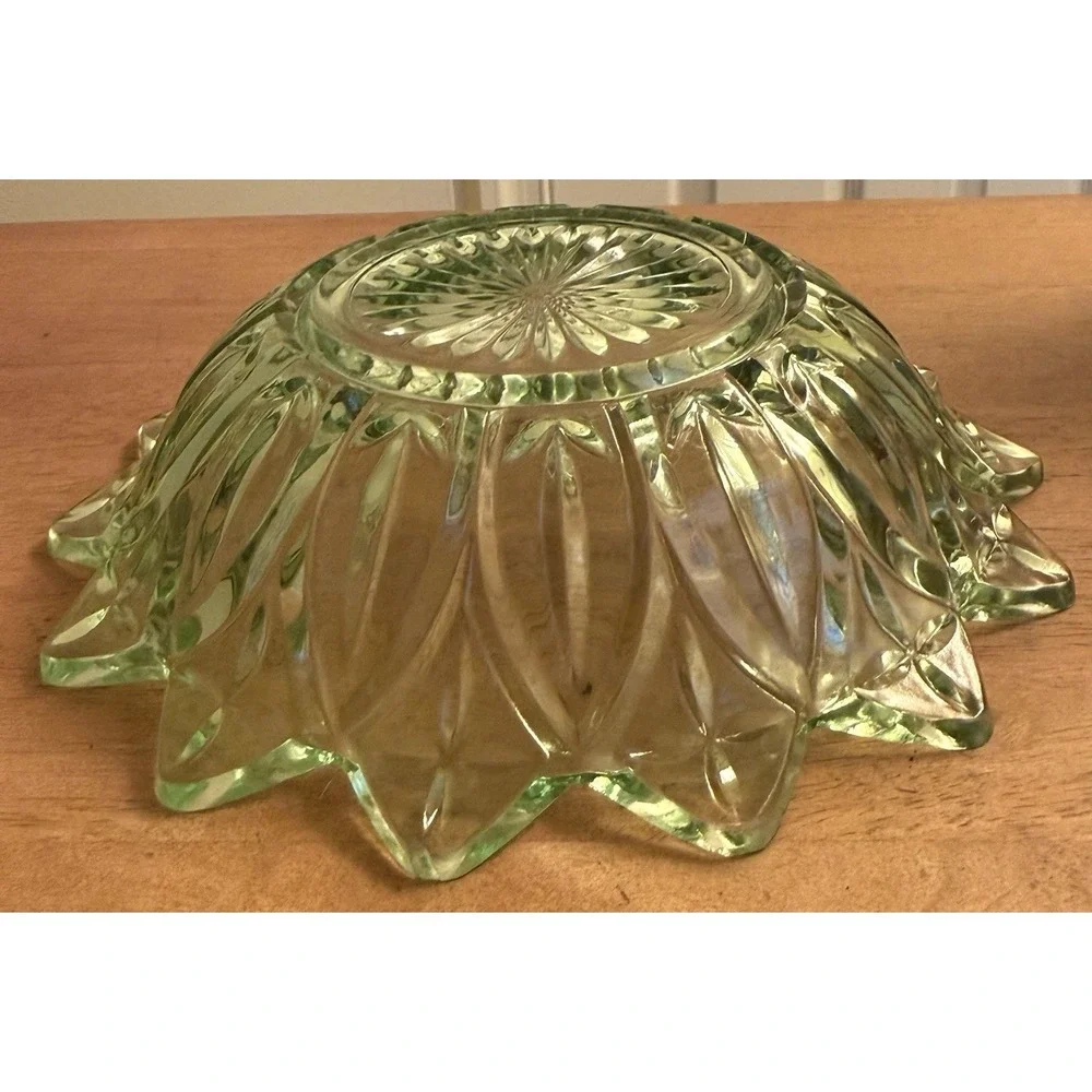 Vintage Federal Glass Petal Bowl ‎ 8